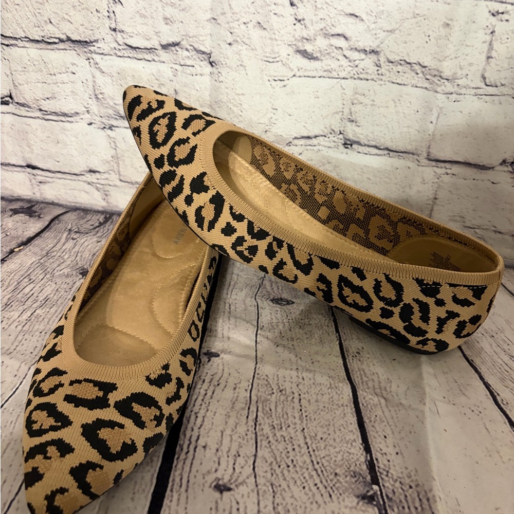 Old Navy Stylish Leopard Print Flats Size 11 Women’s - Picture 2 of 5